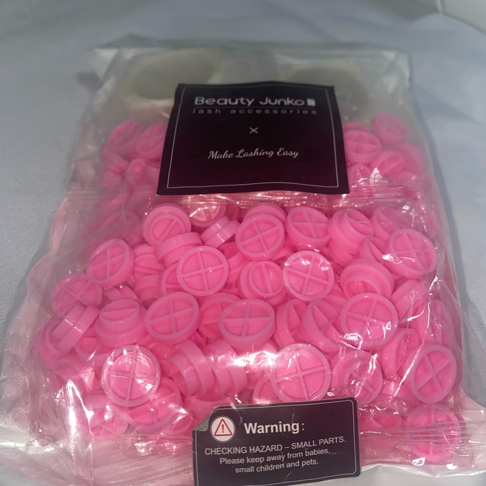 Beauty Junko Lash Accessories in Pink. Lash Glue Holder.